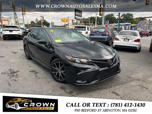 Used 2021 Toyota Camry SE FWD image 2