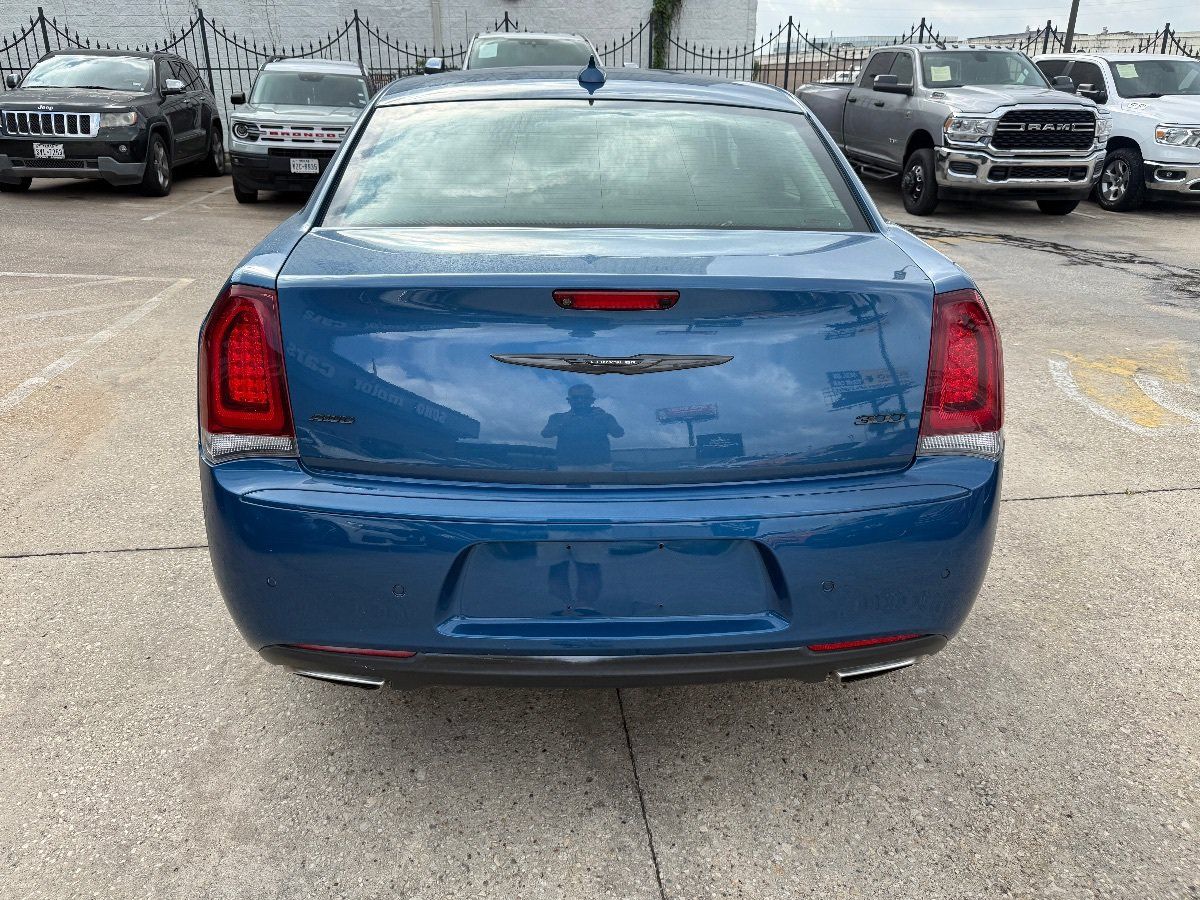 Used 2021 Chrysler 300 Touring L AWD/4WD image 5