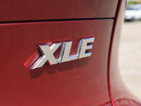 Used 2024 Toyota Venza XLE AWD/4WD image 11