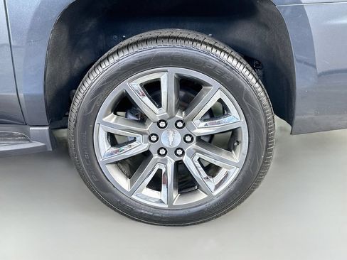 Used 2019 Chevrolet Suburban LT w/ Luxury Package AWD/4WD image 34