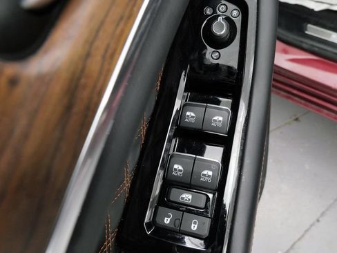 Used 2022 Jeep Grand Cherokee Summit w/ Luxury Tech Group V AWD/4WD image 14
