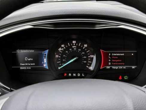 Used 2020 Ford Fusion SE FWD image 27