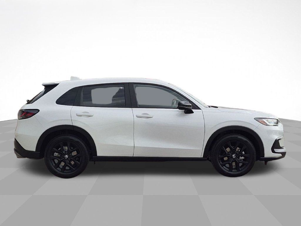 Used 2024 Honda HR-V Sport image 4