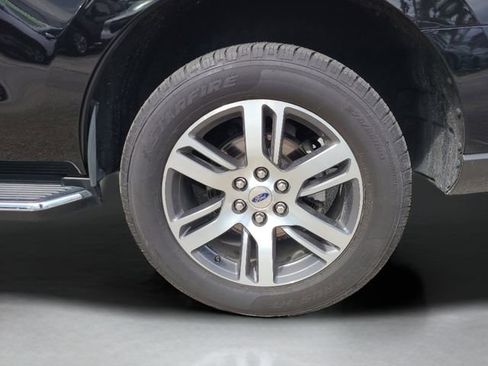 Used 2022 Ford Expedition Limited image 13