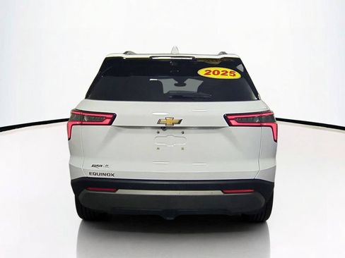 Used 2025 Chevrolet Equinox LT w/ Convenience Package II FWD image 6