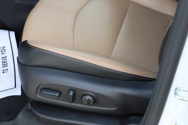 Used 2024 Chevrolet Equinox Premier AWD/4WD image 16