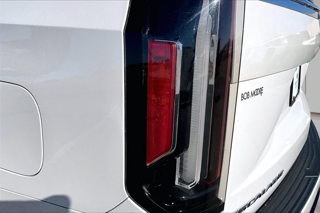 Certified 2023 Cadillac Escalade Premium Luxury w/ LPO, Floor Liner Package AWD/4WD image 33