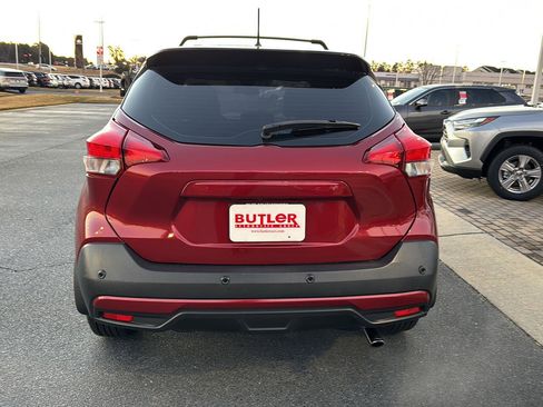 Used 2020 Nissan Kicks SR w/ SR Premium Package image 4