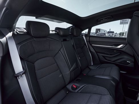 Used 2025 Porsche Taycan 4S w/ Premium Package image 40