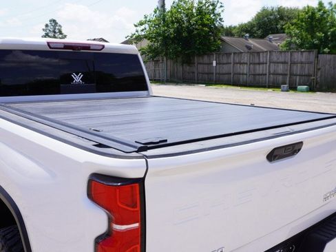 Used 2024 Chevrolet Silverado 2500 High Country w/ Technology Package image 9