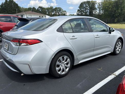 Used 2022 Toyota Corolla LE FWD image 5