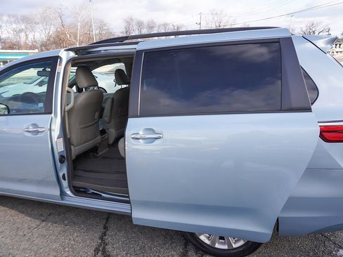 Used 2016 Toyota Sienna XLE image 27
