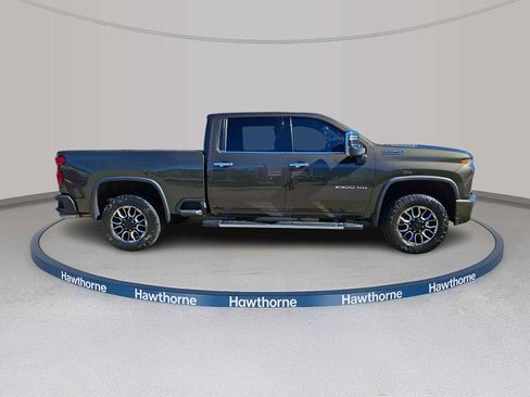 Used 2022 Chevrolet Silverado 2500 High Country w/ Safety Package II image 7