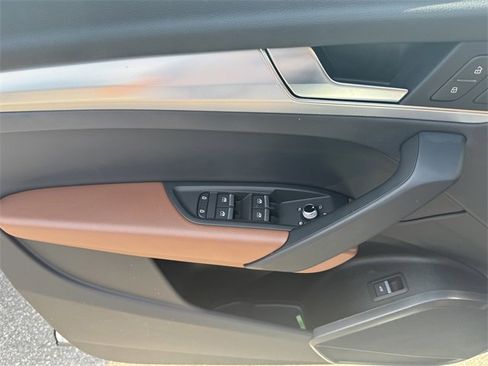 Certified 2025 Audi Q5 2.0T Premium w/ Convenience Plus Package image 27