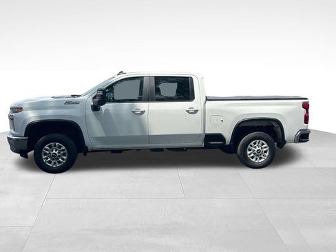 Used 2021 Chevrolet Silverado 2500 LT w/ Z71 Off-Road Package AWD/4WD image 2