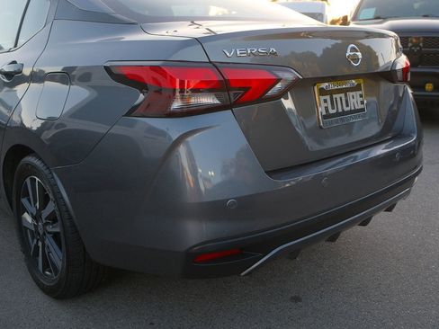 Used 2021 Nissan Versa SV image 31