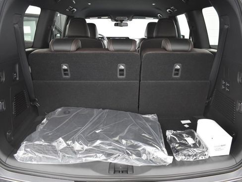 New 2025 Nissan Armada SL w/ Captain's Chari Seat Package image 35