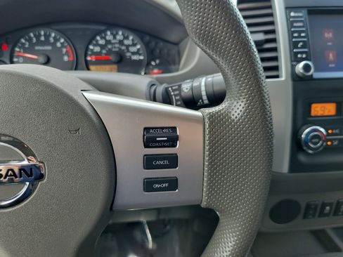 Used 2020 Nissan Frontier SV w/ Midnight Edition Floor Mats image 18