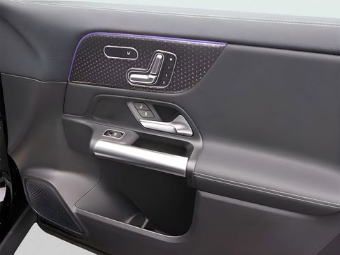 Used 2025 Mercedes-Benz GLA 250 4MATIC image 14