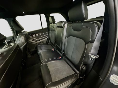 Used 2023 Jeep Grand Cherokee Altitude image 29