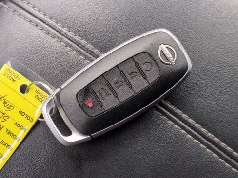 Used 2023 Nissan Pathfinder SL image 33