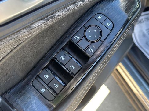Used 2023 Nissan Rogue SV FWD image 13