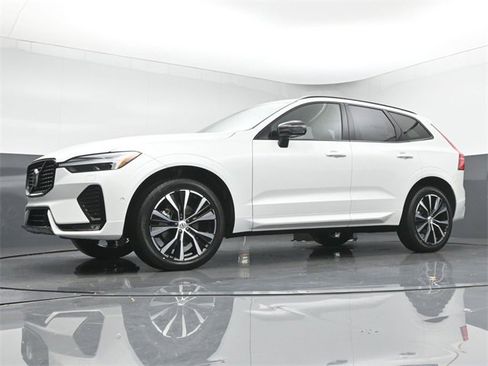 Used 2025 Volvo XC60 B5 Plus w/ Climate Package image 38