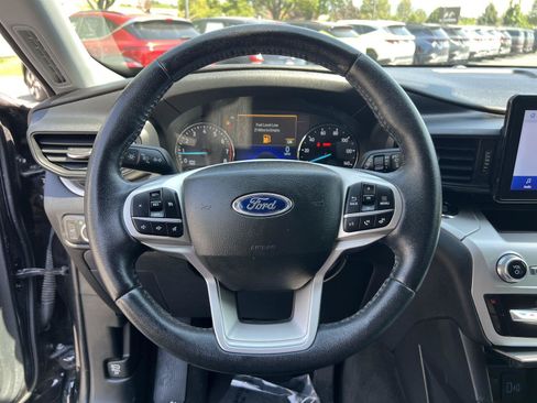Used 2022 Ford Explorer XLT AWD/4WD image 34