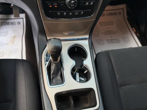 Used 2017 Jeep Grand Cherokee Laredo image 18