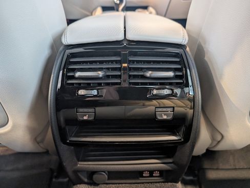 Used 2021 BMW M550i xDrive w/ Dynamic Handling Package image 26