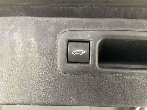 Used 2024 Toyota Highlander LE image 14