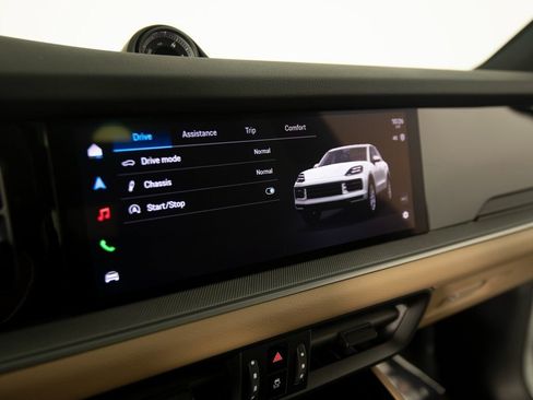 New 2026 Porsche Cayenne image 18