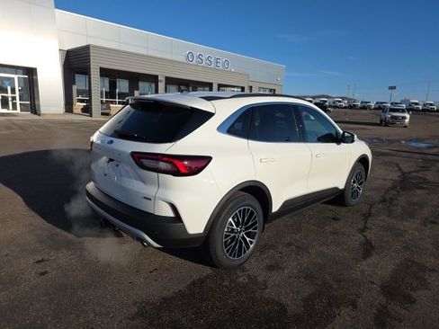 New 2026 Ford Escape SE w/ Class II Trailer Tow Package FWD image 7