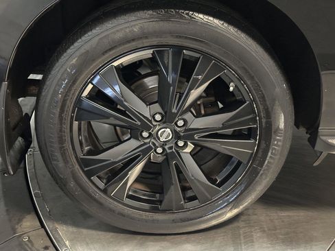 Used 2018 Nissan Pathfinder SL w/ Midnight Edition Package image 16