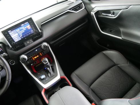 Used 2020 Toyota RAV4 TRD Off-Road image 11