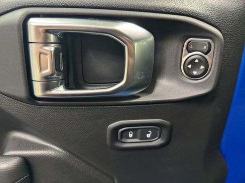 Used 2025 Jeep Wrangler Sport S AWD/4WD image 8