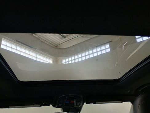 Used 2024 Jeep Grand Cherokee L Limited w/ Luxury Tech Group II image 23