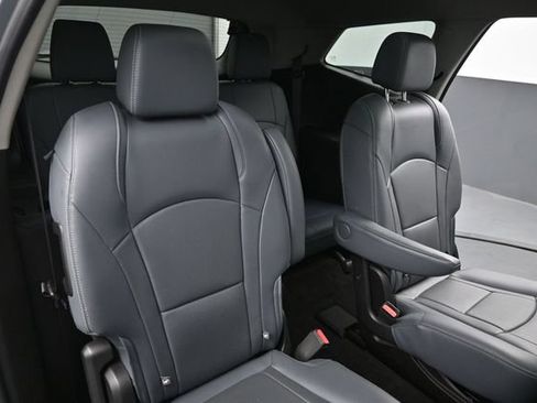 Used 2019 Buick Enclave Essence FWD image 19