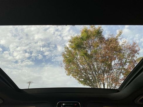 Certified 2025 Mercedes-Benz GLC 300 4MATIC image 21