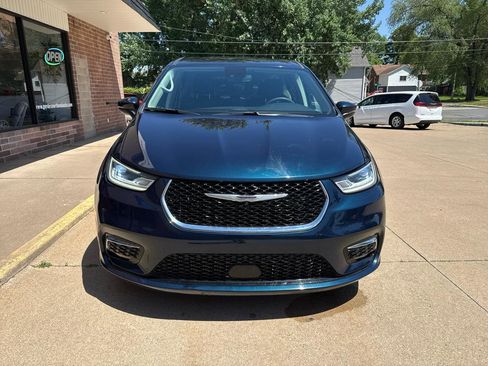 Used 2023 Chrysler Pacifica Touring-L FWD image 27
