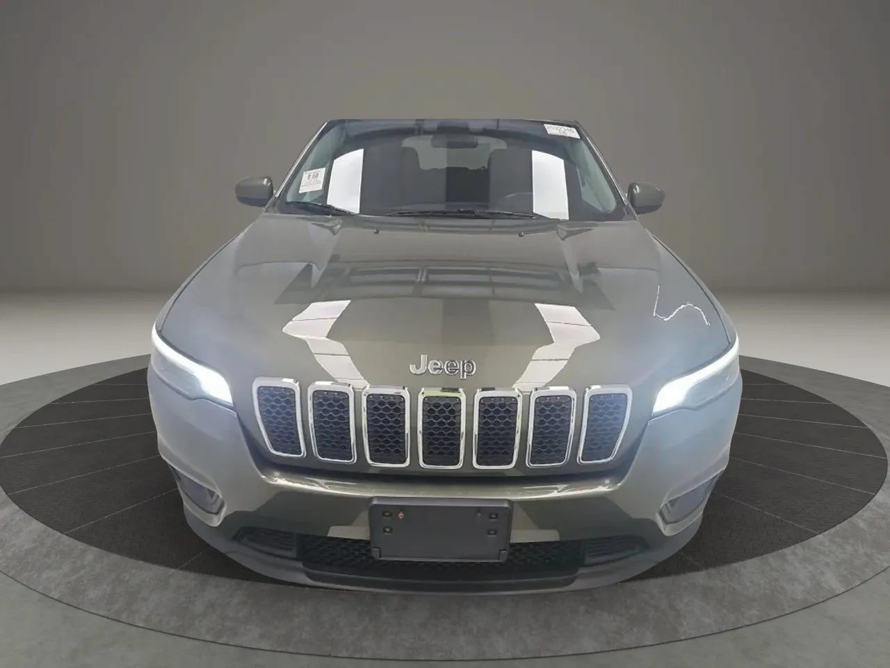 Used 2019 Jeep Cherokee Latitude Plus w/ Cold Weather Group AWD/4WD image 6