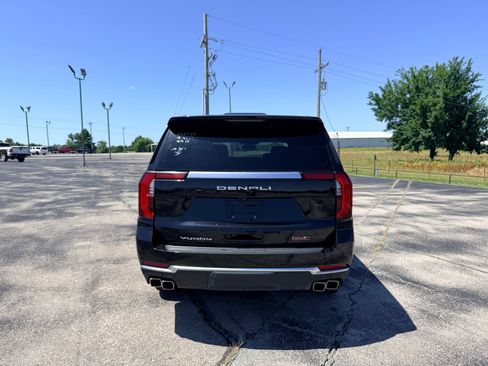 Used 2025 GMC Yukon Denali AWD/4WD image 9