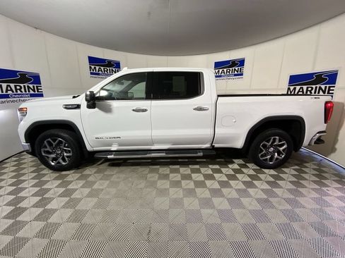 Used 2023 GMC Sierra 1500 SLT w/ SLT Convenience Package AWD/4WD image 13