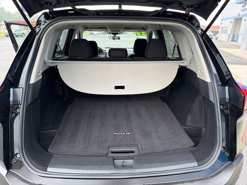 Used 2023 Nissan Rogue S AWD/4WD image 10