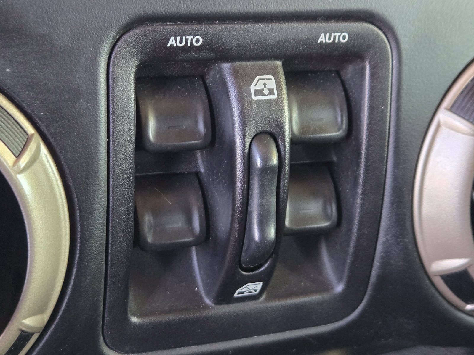 Used 2016 Jeep Wrangler Unlimited Sahara AWD/4WD image 17