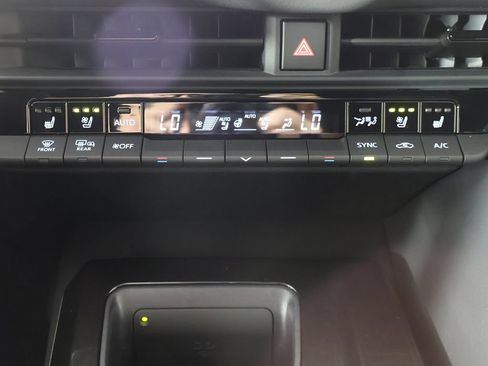 Used 2025 Toyota Crown AWD/4WD image 43