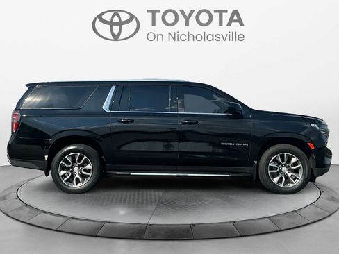 Used 2023 Chevrolet Suburban LT AWD/4WD image 6