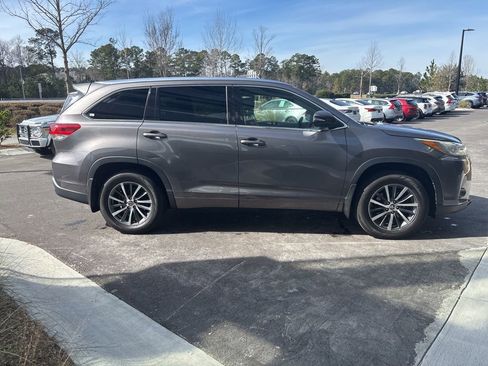 Used 2017 Toyota Highlander XLE image 5
