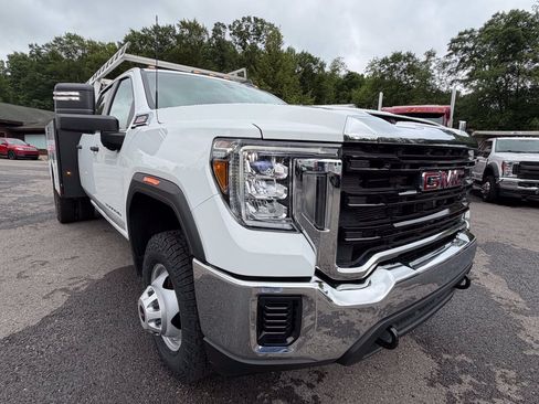 Used 2023 GMC Sierra 3500 Pro w/ Convenience Package AWD/4WD image 11