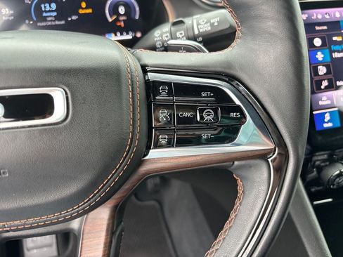 Used 2023 Jeep Grand Cherokee L Summit AWD/4WD image 16